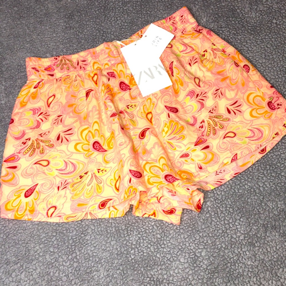 NWT ZARA Women's Floral Patterned Shorts